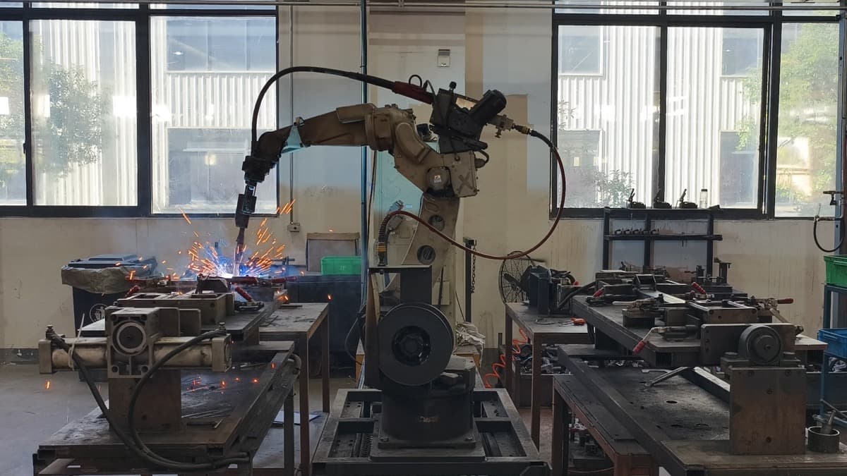 Automated welding cells shown in the JOFAE workshop.